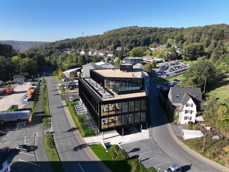 alt=”Picture shows the impressive administration building of the HF Group in Freudenberg.”
